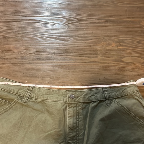 WOMENS RISE SHORTS ARMY GREEN SZ 14 NWOT - Picture 4 of 5